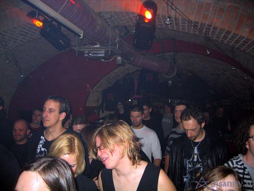 09_Crowd.jpg